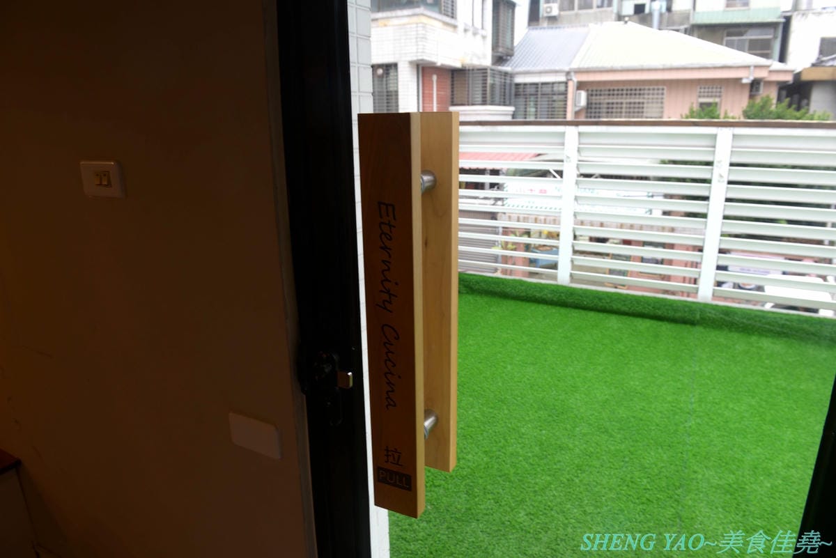 [台中北區]義娜堤餐廚 – 台中超特別的庭院野餐風義式餐廳,環境溫馨舒適,老闆在澳洲廚藝學院習藝,餐點食材講究,口味樸實,店內還有賣唐寧茶以及台中其他地方喝不到的澳洲香草奶茶。(已歇業)