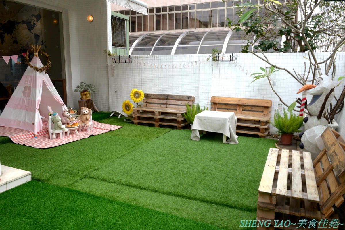 [台中北區]義娜堤餐廚 – 台中超特別的庭院野餐風義式餐廳,環境溫馨舒適,老闆在澳洲廚藝學院習藝,餐點食材講究,口味樸實,店內還有賣唐寧茶以及台中其他地方喝不到的澳洲香草奶茶。(已歇業)