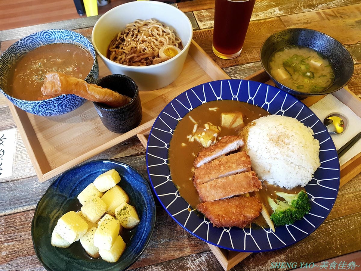[台中沙鹿]香遇銷魂麵 – 排灣族媽媽的麵飯小店,餐點頗有特色,招牌主打麻辣、孜然口味銷魂麵,咖哩飯也不錯,炸物系列好吃大推。(已歇業)