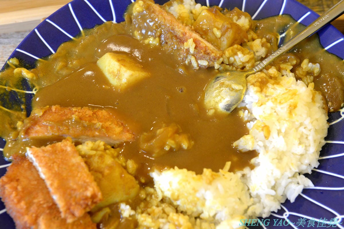 [台中沙鹿]香遇銷魂麵 – 排灣族媽媽的麵飯小店,餐點頗有特色,招牌主打麻辣、孜然口味銷魂麵,咖哩飯也不錯,炸物系列好吃大推。(已歇業)
