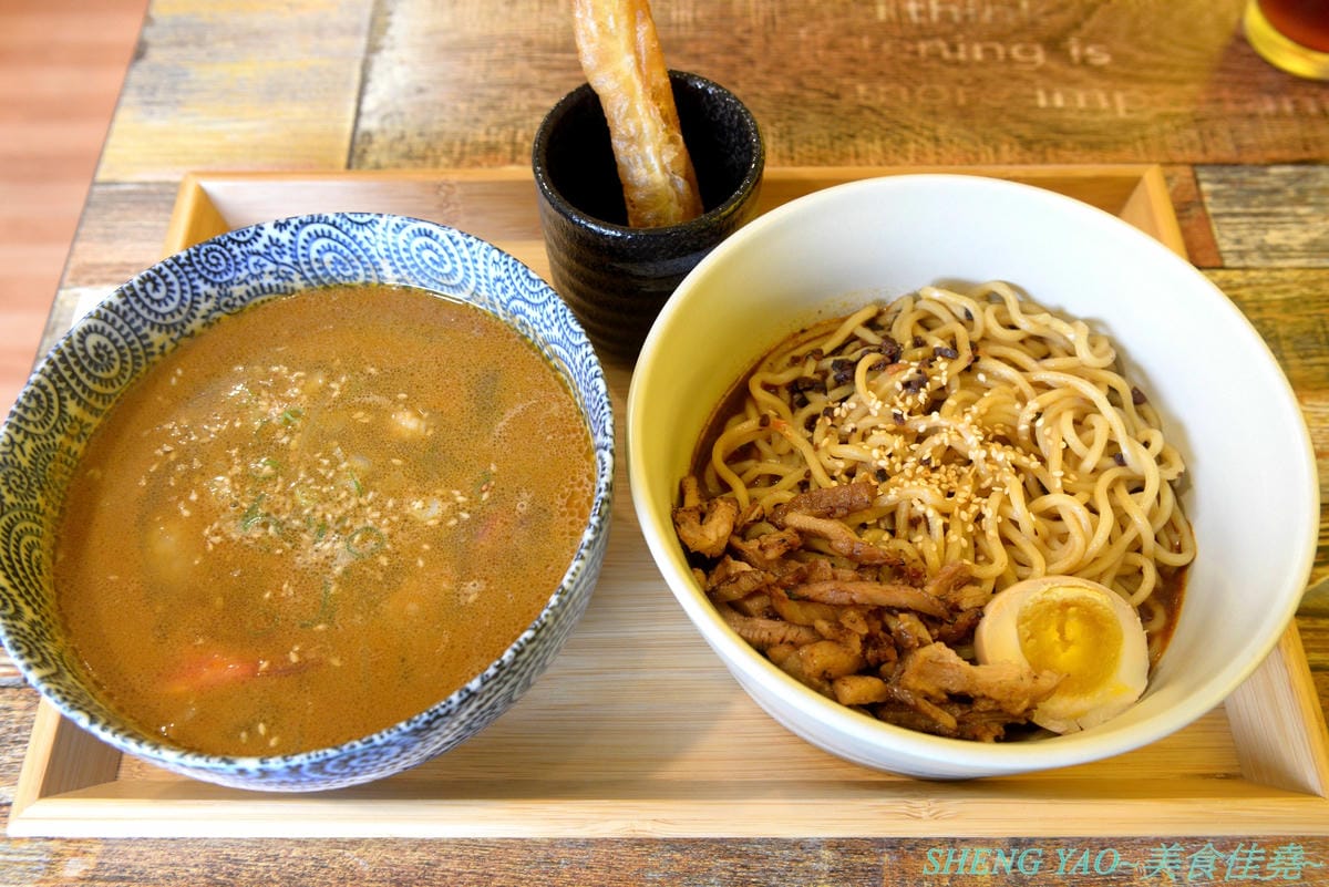 [台中沙鹿]香遇銷魂麵 – 排灣族媽媽的麵飯小店,餐點頗有特色,招牌主打麻辣、孜然口味銷魂麵,咖哩飯也不錯,炸物系列好吃大推。(已歇業)