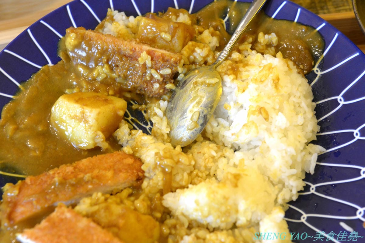 [台中沙鹿]香遇銷魂麵 – 排灣族媽媽的麵飯小店,餐點頗有特色,招牌主打麻辣、孜然口味銷魂麵,咖哩飯也不錯,炸物系列好吃大推。(已歇業)