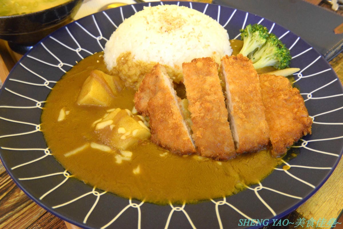 [台中沙鹿]香遇銷魂麵 – 排灣族媽媽的麵飯小店,餐點頗有特色,招牌主打麻辣、孜然口味銷魂麵,咖哩飯也不錯,炸物系列好吃大推。(已歇業)