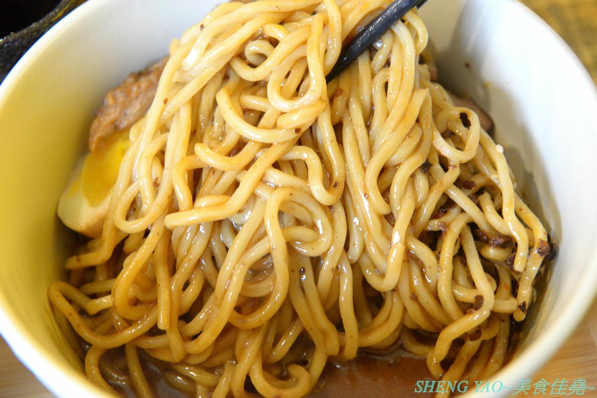 [台中沙鹿]香遇銷魂麵 – 排灣族媽媽的麵飯小店,餐點頗有特色,招牌主打麻辣、孜然口味銷魂麵,咖哩飯也不錯,炸物系列好吃大推。(已歇業)