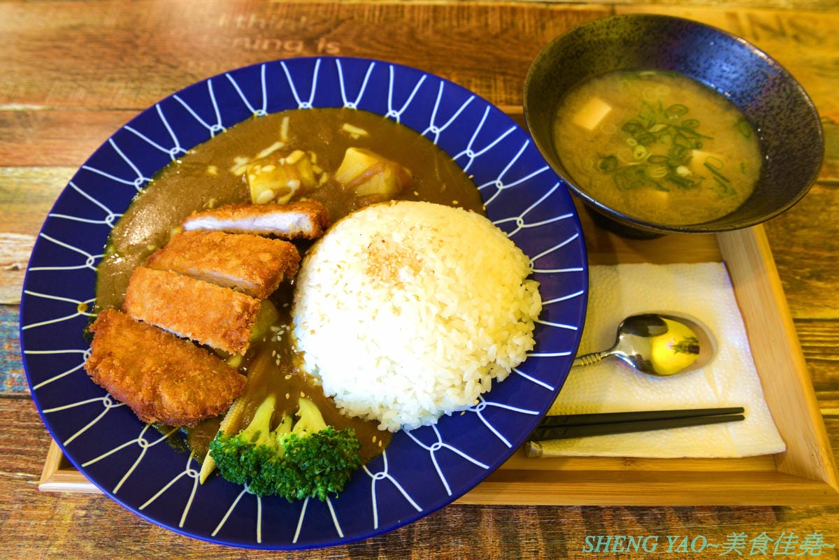 [台中沙鹿]香遇銷魂麵 – 排灣族媽媽的麵飯小店,餐點頗有特色,招牌主打麻辣、孜然口味銷魂麵,咖哩飯也不錯,炸物系列好吃大推。(已歇業)