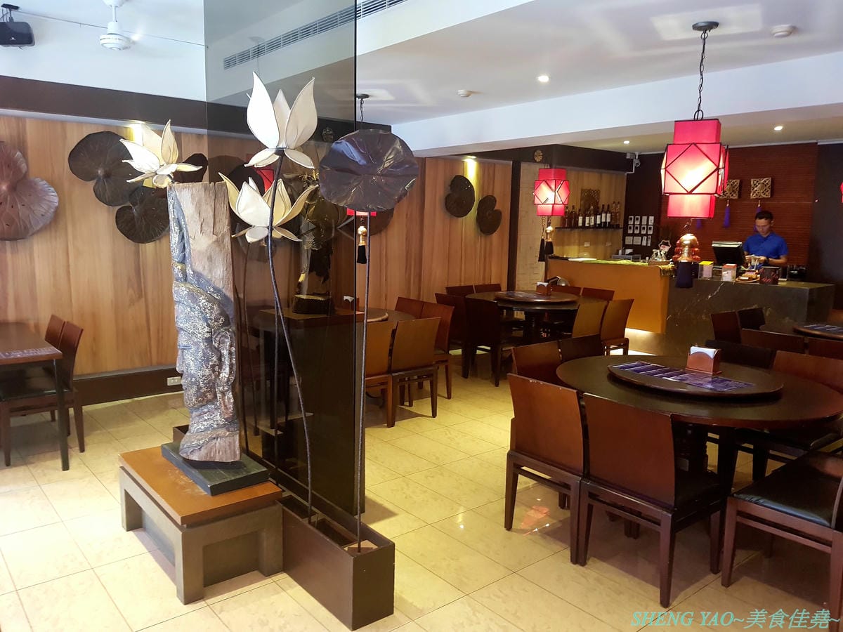 [台中西區]泰味香 – 台中罕見的99元平價泰式料理,店內將近100樣菜色連同湯類真的每道都只賣99元,口味夠水準,份量上也沒縮水,還有香米飯和飲料無限量供應,一個人或多人來吃都合適。