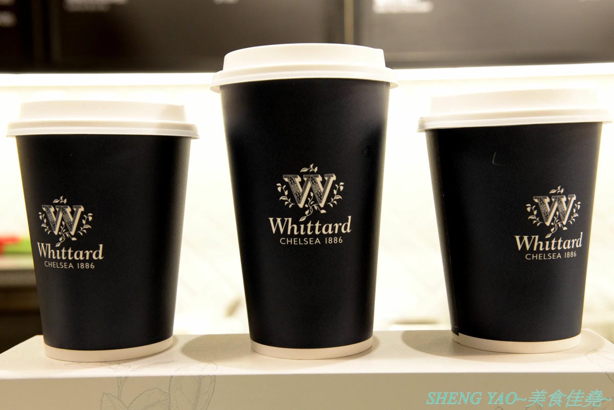 [台中梧棲]Whittard of Chelsea 台中三井店 – 130多年歷史的英國老牌茶莊海外唯二分店開幕了,不用飛英國就能買到他們的茶葉和熱巧克力粉,店內有附設TEA BAR和內用區,可以坐在裏頭喝。