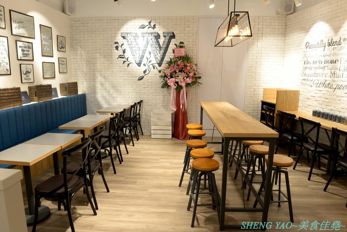 [台中梧棲]Whittard of Chelsea 台中三井店 – 130多年歷史的英國老牌茶莊海外唯二分店開幕了,不用飛英國就能買到他們的茶葉和熱巧克力粉,店內有附設TEA BAR和內用區,可以坐在裏頭喝。