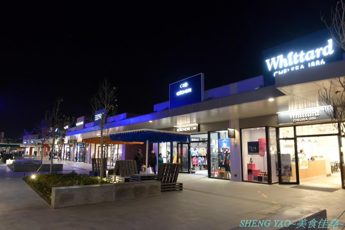 [台中梧棲]Whittard of Chelsea 台中三井店 – 130多年歷史的英國老牌茶莊海外唯二分店開幕了,不用飛英國就能買到他們的茶葉和熱巧克力粉,店內有附設TEA BAR和內用區,可以坐在裏頭喝。
