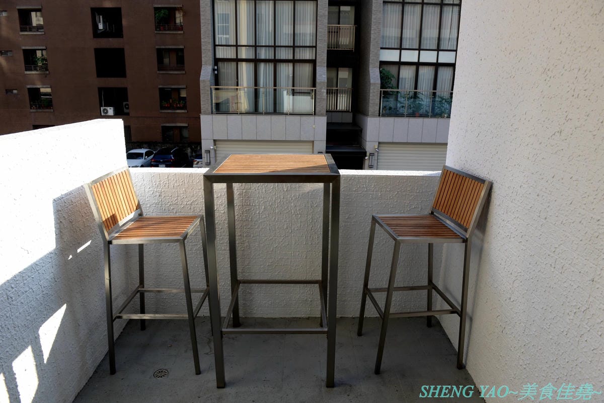 [台中西區]NiL Kitchen 尼歐韓廚 – 台中公益路附近新開的韓式料理,裝潢很有時尚風格,餐具精緻有質感,餐點口味還不錯,起司韓國炸雞大推好吃,女店長超漂亮,營業時間到晚上12點,聚餐吃消夜也很OK