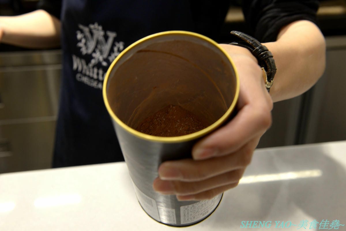 [台中梧棲]Whittard of Chelsea 台中三井店 – 130多年歷史的英國老牌茶莊海外唯二分店開幕了,不用飛英國就能買到他們的茶葉和熱巧克力粉,店內有附設TEA BAR和內用區,可以坐在裏頭喝。