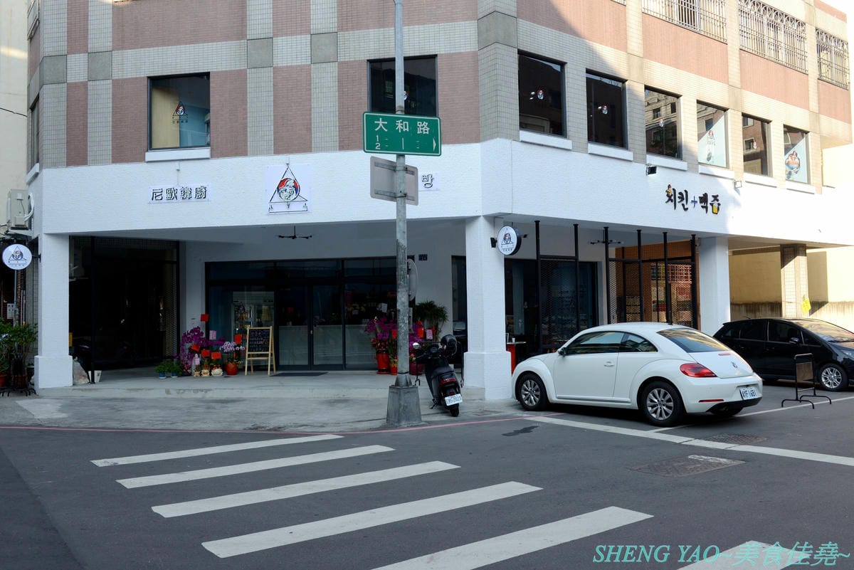 [台中西區]NiL Kitchen 尼歐韓廚 – 台中公益路附近新開的韓式料理,裝潢很有時尚風格,餐具精緻有質感,餐點口味還不錯,起司韓國炸雞大推好吃,女店長超漂亮,營業時間到晚上12點,聚餐吃消夜也很OK