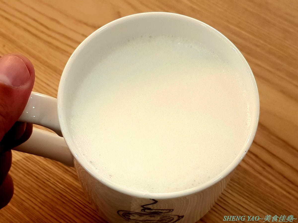 [台中梧棲]Whittard of Chelsea 台中三井店 – 130多年歷史的英國老牌茶莊海外唯二分店開幕了,不用飛英國就能買到他們的茶葉和熱巧克力粉,店內有附設TEA BAR和內用區,可以坐在裏頭喝。