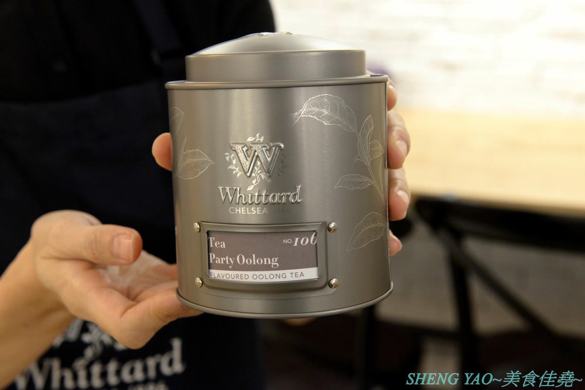 [台中梧棲]Whittard of Chelsea 台中三井店 – 130多年歷史的英國老牌茶莊海外唯二分店開幕了,不用飛英國就能買到他們的茶葉和熱巧克力粉,店內有附設TEA BAR和內用區,可以坐在裏頭喝。