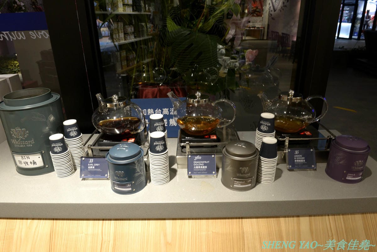 [台中梧棲]Whittard of Chelsea 台中三井店 – 130多年歷史的英國老牌茶莊海外唯二分店開幕了,不用飛英國就能買到他們的茶葉和熱巧克力粉,店內有附設TEA BAR和內用區,可以坐在裏頭喝。