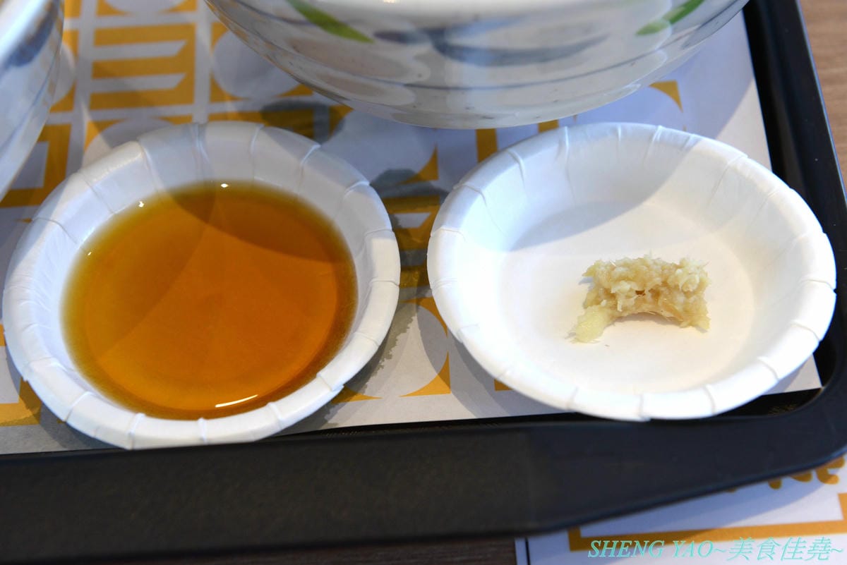 [台中梧棲]宮武讚岐烏龍麵 台中三井店 – 來自日本香川的70年歷史老牌烏龍麵店,自助式烏龍麵始祖,現場揉麵製麵,麵條口感Q滑,湯頭口味不錯,價位還算親民,一樓美食街人氣王。