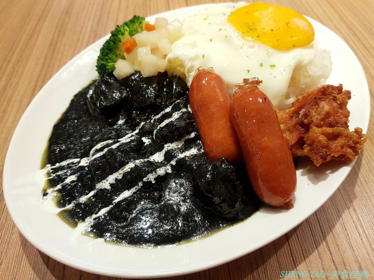 [台中南屯]Gyusya 牛舎炭火漢堡排專門店 – 台中新開的和風洋食餐廳,餐點主打現場手拍純牛肉漢堡排,黑咖哩和黑漆漆的炭火直烤雞也很特別,口味看個人,可愛店員妹妹大大加分。
