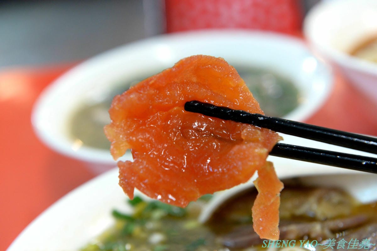 [台中沙鹿]一町牛肉麵 – 沙鹿許多網友推薦的牛肉麵店,大骨加上滷包和蔬果熬煮的湯頭口味特殊有記憶度,份量超大一碗肉給得也很多,店內免費加麵又加湯,讓人飽到撐,價格也十分平價,勞工朋友