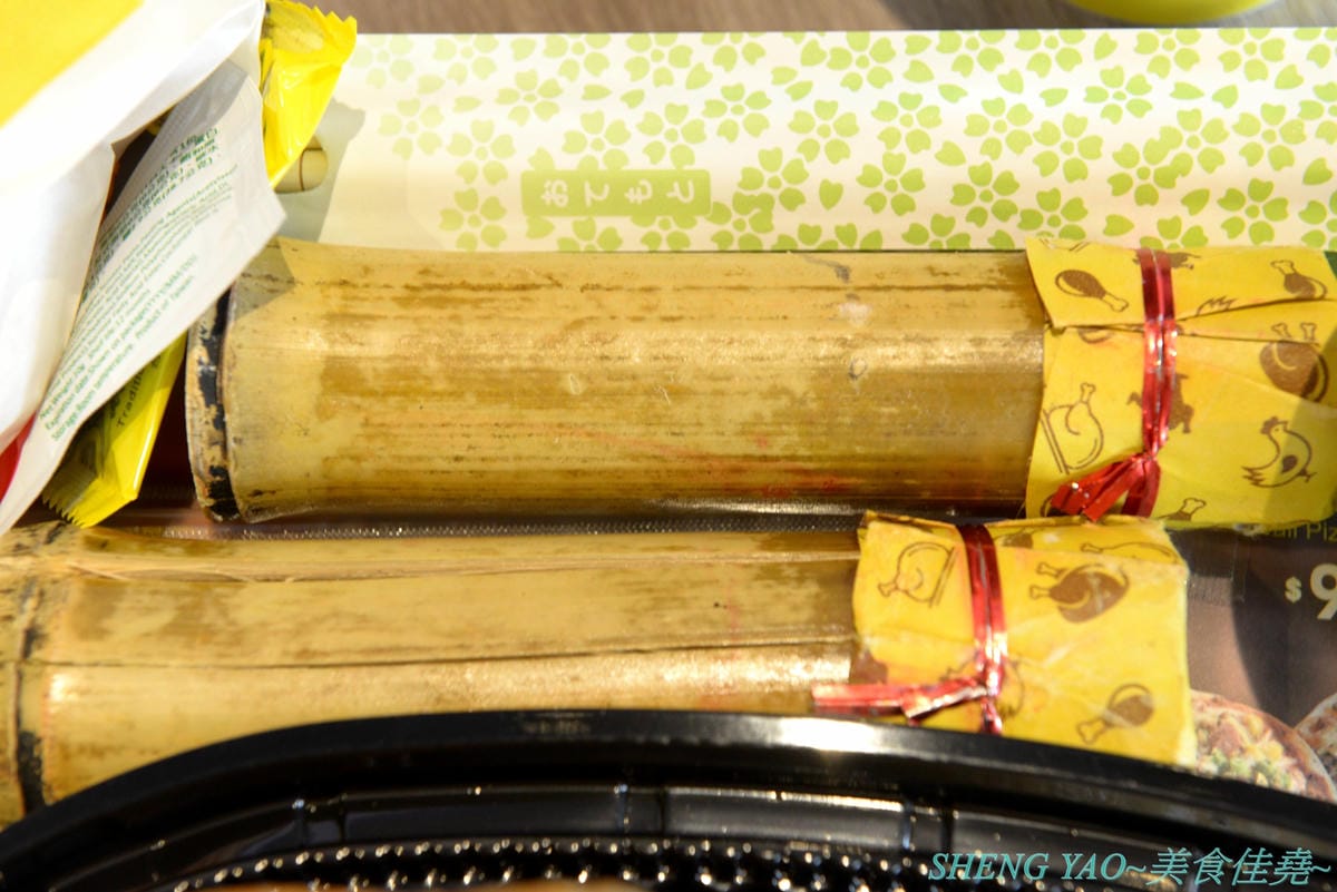[台中西屯]Gaomei高美脆皮手扒雞 逢甲河南店 – 遊高美濕地必吃美食店家來逢甲附近開分店了,招牌手扒雞外皮金黃油亮,肉質結實又多汁,套餐選擇豐富,多人一起吃雞好歡樂。
