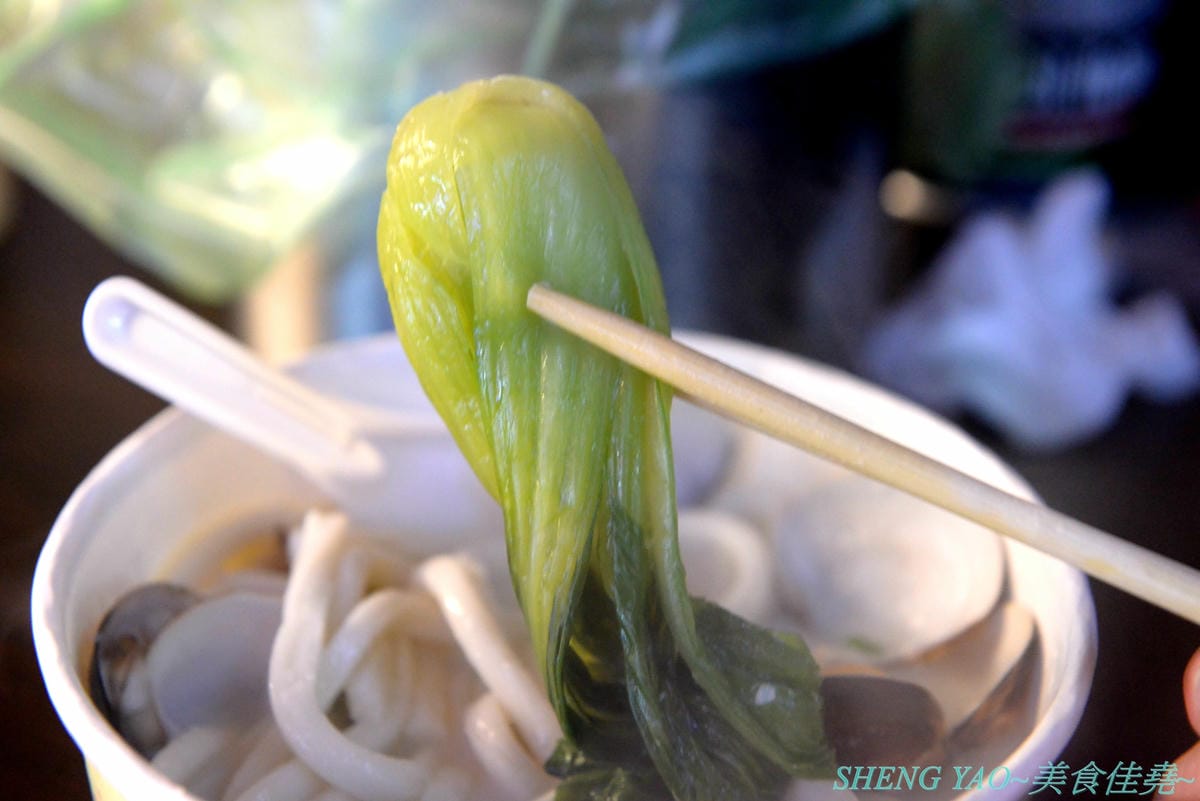[基隆仁愛]蛤蜊娘 – 廟口夜市特色蛤蜊燒,蛤蜊飽滿大顆又新鮮,五種口味湯頭可選,點大份能免費加烏龍麵吃起來更有飽足感,營業到半夜,吃消夜又一選擇。