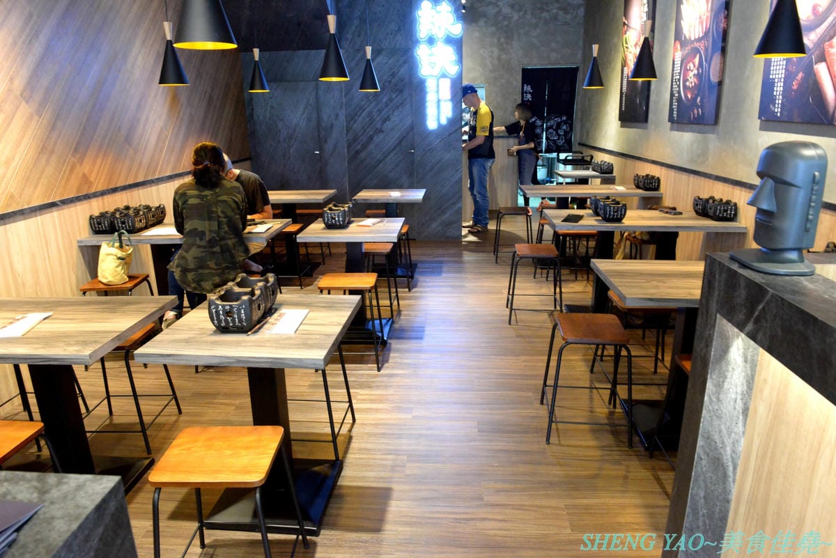[台中西屯]辣訣 秘藏鍋物 – 中科商圈新品牌個人鍋物餐廳,三種湯頭搭配五種肉品組合,湯頭好喝,配料豐富,內用還有香米飯和功夫麵無限供應吃爽爽,200元不到就能吃超飽,店內竟然還暗藏有武林秘