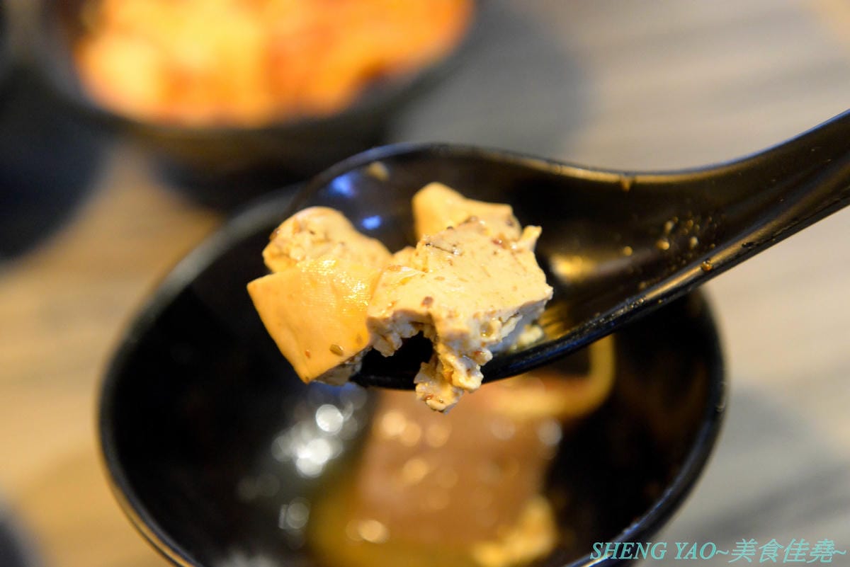 [台中西屯]辣訣 秘藏鍋物 – 中科商圈新品牌個人鍋物餐廳,三種湯頭搭配五種肉品組合,湯頭好喝,配料豐富,內用還有香米飯和功夫麵無限供應吃爽爽,200元不到就能吃超飽,店內竟然還暗藏有武林秘