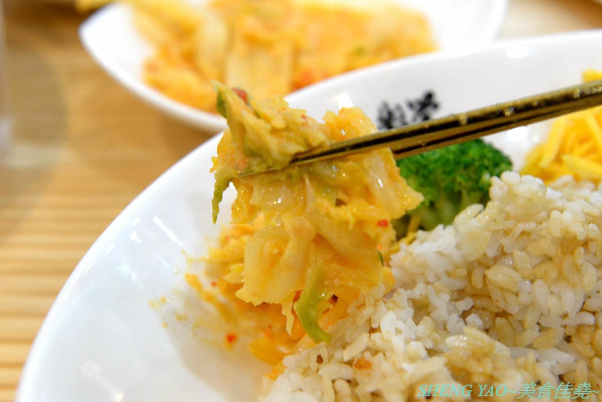 [台中西屯]良麵對覺 – 中科商圈特色涼麵店,源自苗栗苑裡三十年歷史四川涼麵,全程科技化製麵,SGS認證,涼麵口味特殊,熱麵也好吃,裝潢大氣,用餐空間寬敞舒適。(已歇業)