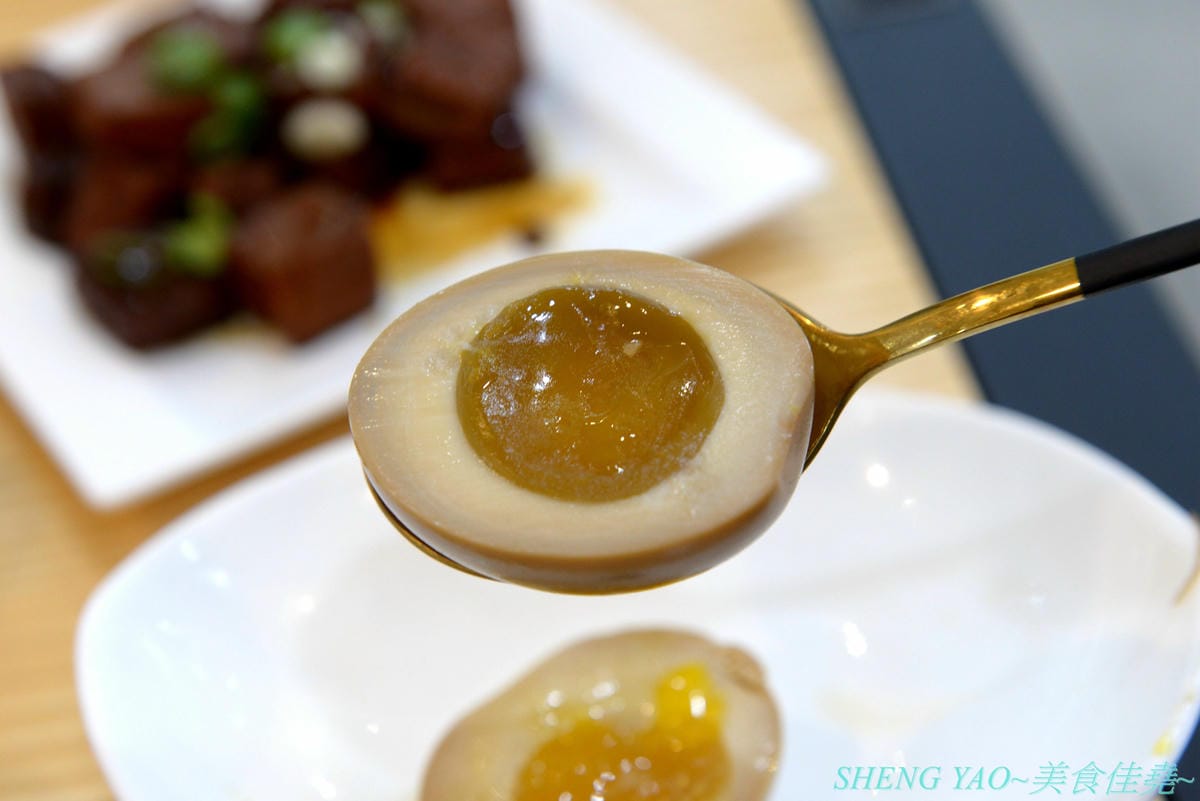 [台中西屯]良麵對覺 – 中科商圈特色涼麵店,源自苗栗苑裡三十年歷史四川涼麵,全程科技化製麵,SGS認證,涼麵口味特殊,熱麵也好吃,裝潢大氣,用餐空間寬敞舒適。(已歇業)