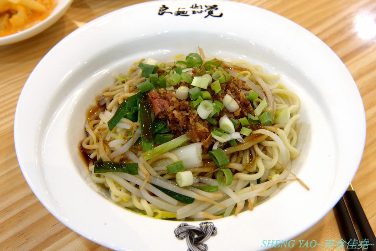 [台中西屯]良麵對覺 – 中科商圈特色涼麵店,源自苗栗苑裡三十年歷史四川涼麵,全程科技化製麵,SGS認證,涼麵口味特殊,熱麵也好吃,裝潢大氣,用餐空間寬敞舒適。(已歇業)