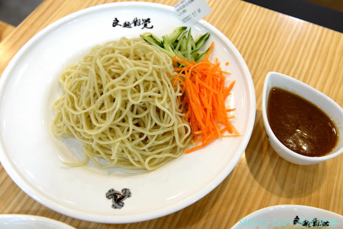 [台中西屯]良麵對覺 – 中科商圈特色涼麵店,源自苗栗苑裡三十年歷史四川涼麵,全程科技化製麵,SGS認證,涼麵口味特殊,熱麵也好吃,裝潢大氣,用餐空間寬敞舒適。(已歇業)