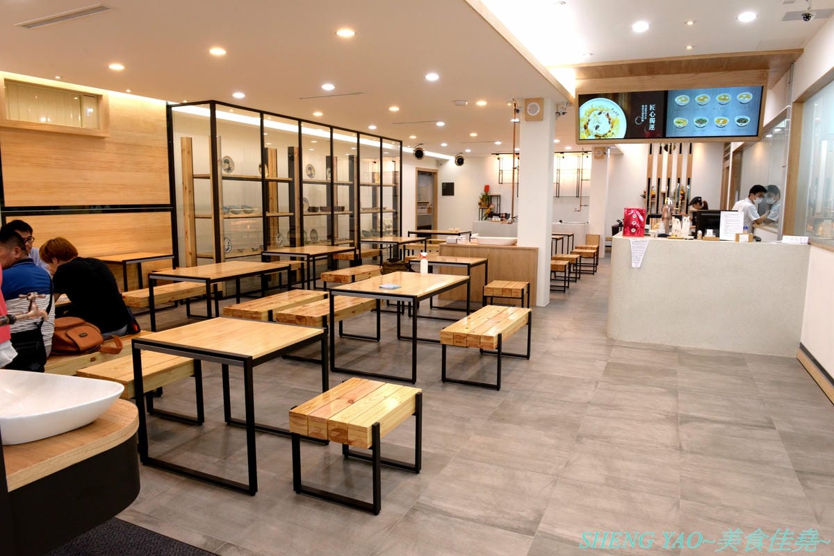 [台中西屯]良麵對覺 – 中科商圈特色涼麵店,源自苗栗苑裡三十年歷史四川涼麵,全程科技化製麵,SGS認證,涼麵口味特殊,熱麵也好吃,裝潢大氣,用餐空間寬敞舒適。(已歇業)