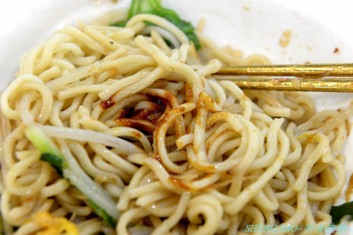 [台中西屯]良麵對覺 – 中科商圈特色涼麵店,源自苗栗苑裡三十年歷史四川涼麵,全程科技化製麵,SGS認證,涼麵口味特殊,熱麵也好吃,裝潢大氣,用餐空間寬敞舒適。(已歇業)