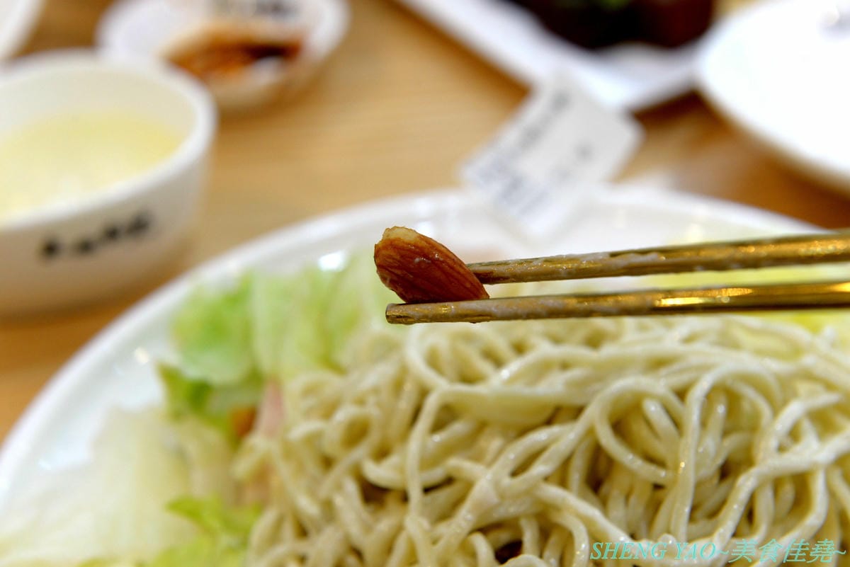 [台中西屯]良麵對覺 – 中科商圈特色涼麵店,源自苗栗苑裡三十年歷史四川涼麵,全程科技化製麵,SGS認證,涼麵口味特殊,熱麵也好吃,裝潢大氣,用餐空間寬敞舒適。(已歇業)