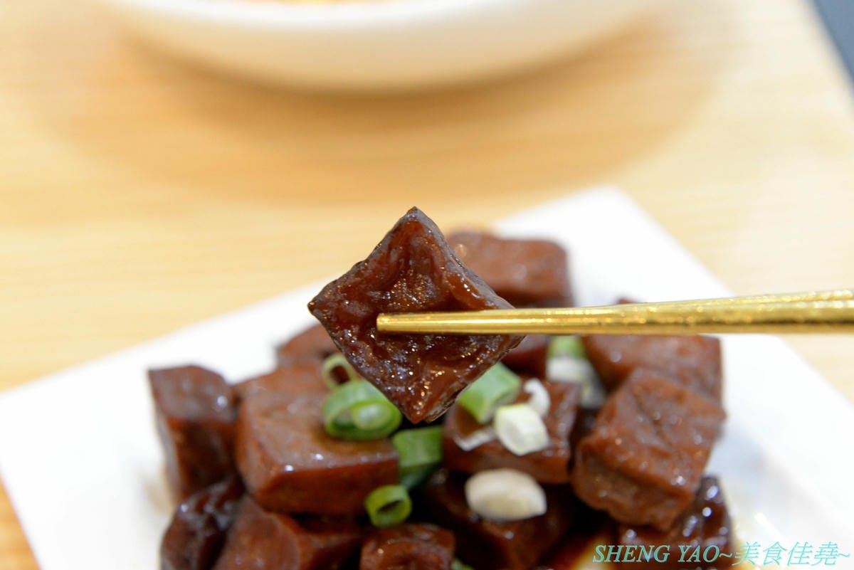 [台中西屯]良麵對覺 – 中科商圈特色涼麵店,源自苗栗苑裡三十年歷史四川涼麵,全程科技化製麵,SGS認證,涼麵口味特殊,熱麵也好吃,裝潢大氣,用餐空間寬敞舒適。(已歇業)