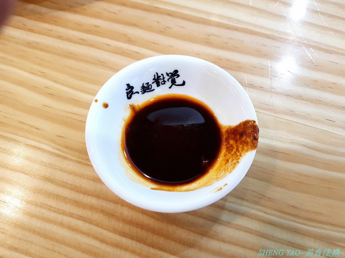 [台中西屯]良麵對覺 – 中科商圈特色涼麵店,源自苗栗苑裡三十年歷史四川涼麵,全程科技化製麵,SGS認證,涼麵口味特殊,熱麵也好吃,裝潢大氣,用餐空間寬敞舒適。(已歇業)