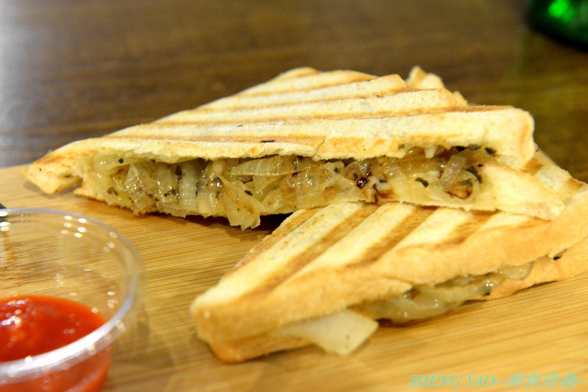 [台中清水]Dana Cantina – 海線清水超罕見澳洲風味為主的多國料理餐酒館,有賣澳洲流行早餐莓果碗,還有澳洲小白咖啡,餐點有特色,口味不錯,咖啡豆是義大利進口品牌,店家也是寵物友善餐廳,可以帶