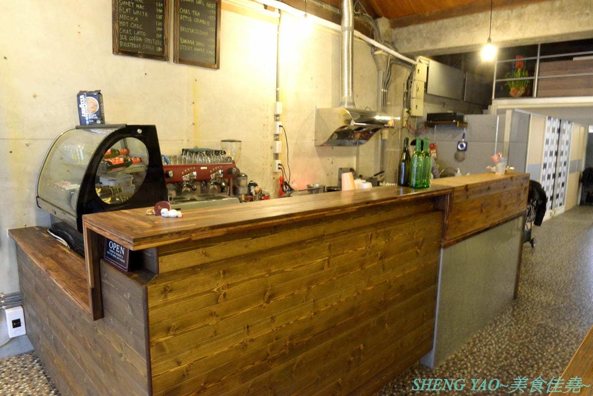 [台中清水]Dana Cantina – 海線清水超罕見澳洲風味為主的多國料理餐酒館,有賣澳洲流行早餐莓果碗,還有澳洲小白咖啡,餐點有特色,口味不錯,咖啡豆是義大利進口品牌,店家也是寵物友善餐廳,可以帶
