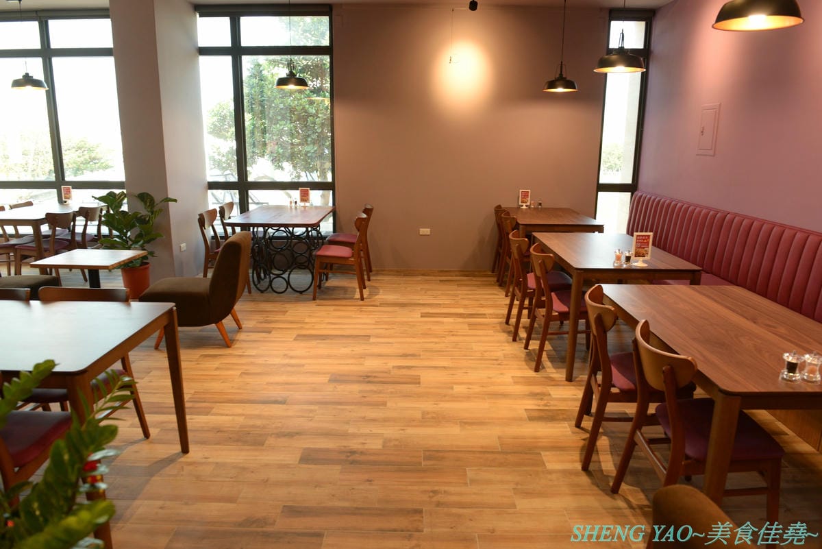 [台中清水]艾萊羅伊廚房 AileRoy Kitchen – 海線清水難得一見的質感裝潢義式餐廳,餐點帶有創意巧思,口味有特色,價格看似不便宜但份量很充足,建議升級套餐整個超級豐盛,用餐環境舒適有氣氛,隔壁