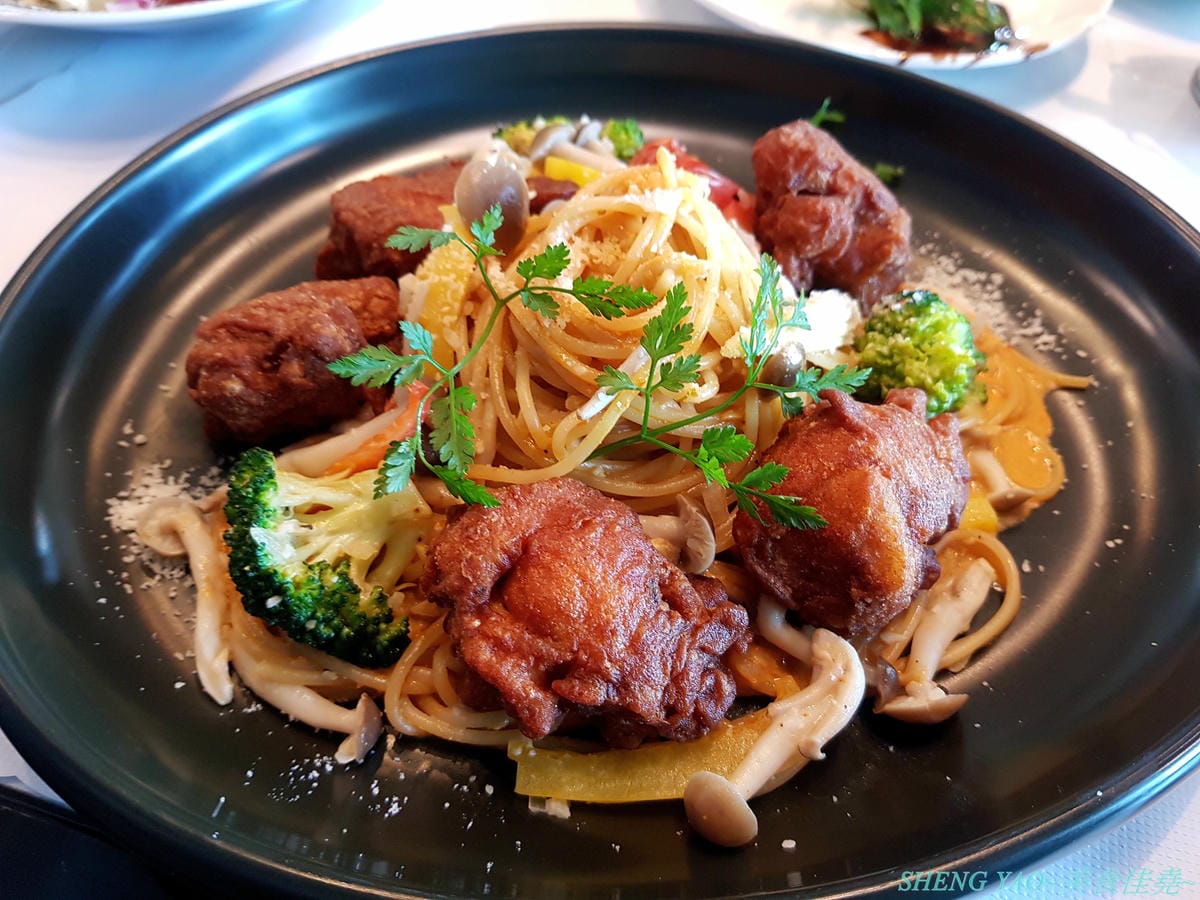 [台中清水]艾萊羅伊廚房 AileRoy Kitchen – 海線清水難得一見的質感裝潢義式餐廳,餐點帶有創意巧思,口味有特色,價格看似不便宜但份量很充足,建議升級套餐整個超級豐盛,用餐環境舒適有氣氛,隔壁