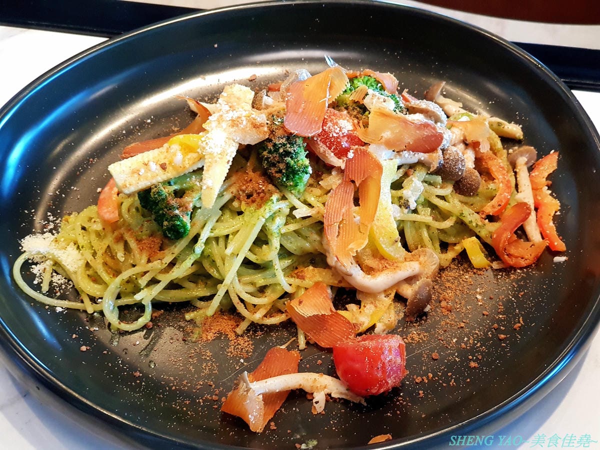 [台中清水]艾萊羅伊廚房 AileRoy Kitchen – 海線清水難得一見的質感裝潢義式餐廳,餐點帶有創意巧思,口味有特色,價格看似不便宜但份量很充足,建議升級套餐整個超級豐盛,用餐環境舒適有氣氛,隔壁