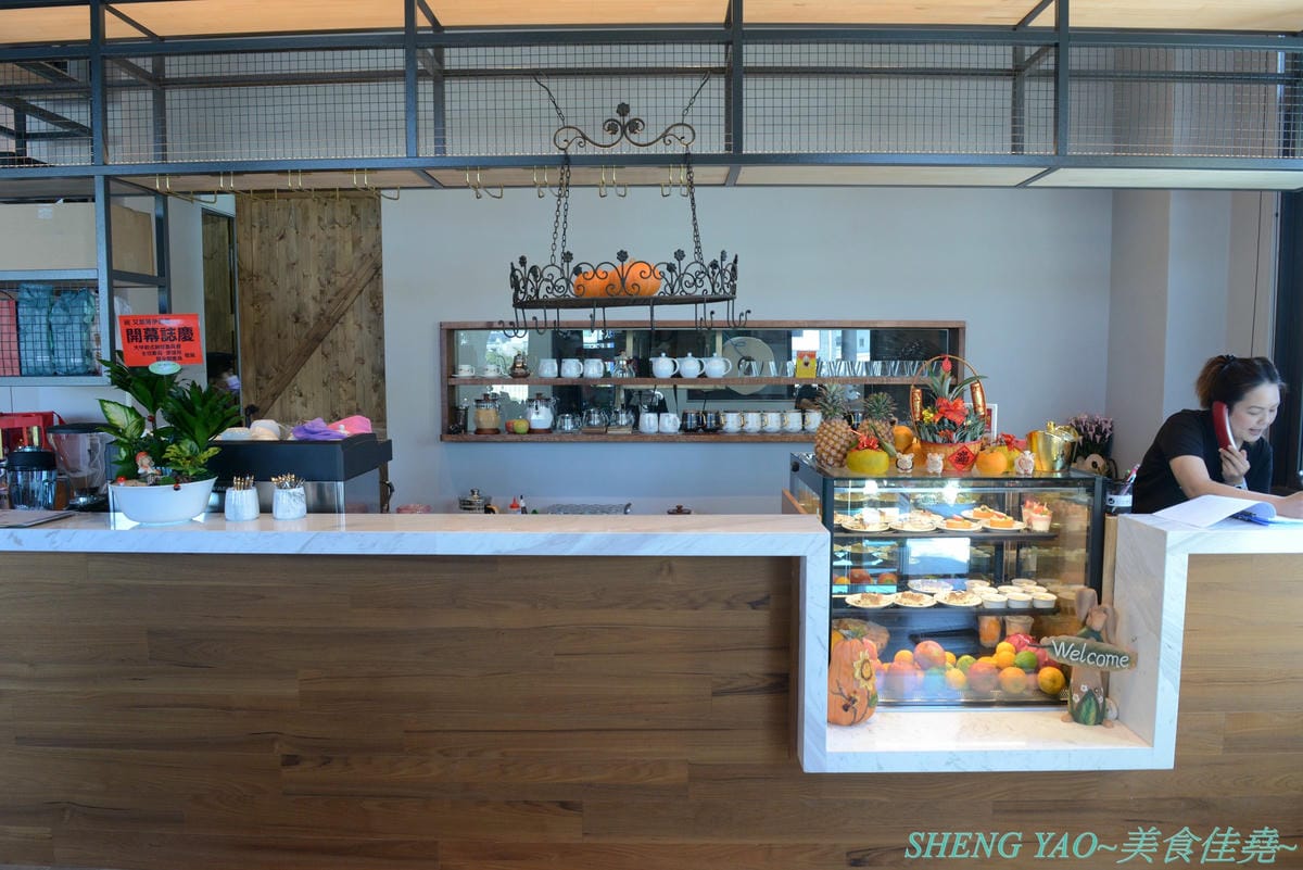 [台中清水]艾萊羅伊廚房 AileRoy Kitchen – 海線清水難得一見的質感裝潢義式餐廳,餐點帶有創意巧思,口味有特色,價格看似不便宜但份量很充足,建議升級套餐整個超級豐盛,用餐環境舒適有氣氛,隔壁