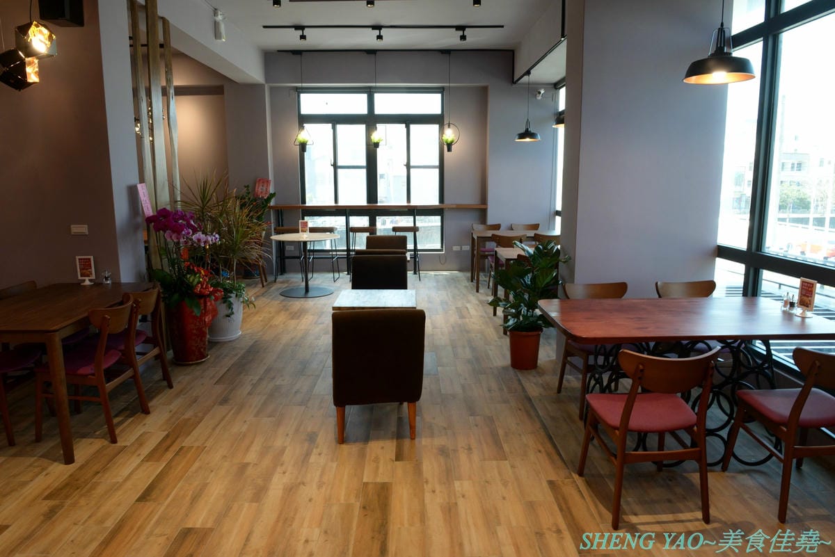 [台中清水]艾萊羅伊廚房 AileRoy Kitchen – 海線清水難得一見的質感裝潢義式餐廳,餐點帶有創意巧思,口味有特色,價格看似不便宜但份量很充足,建議升級套餐整個超級豐盛,用餐環境舒適有氣氛,隔壁