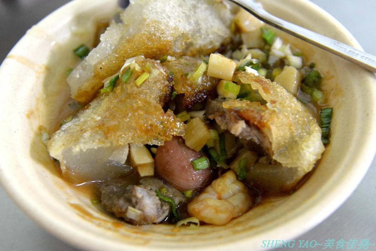 [台中清水]麟記脆皮肉圓 新店面 – 深受清水在地人喜愛,台中海線超少見的脆皮炸肉圓,外皮口感外酥內Q,內餡有料,醬料也很有特色。
