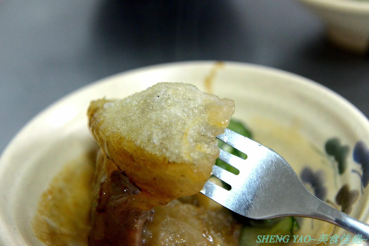 [台中清水]麟記脆皮肉圓 新店面 – 深受清水在地人喜愛,台中海線超少見的脆皮炸肉圓,外皮口感外酥內Q,內餡有料,醬料也很有特色。