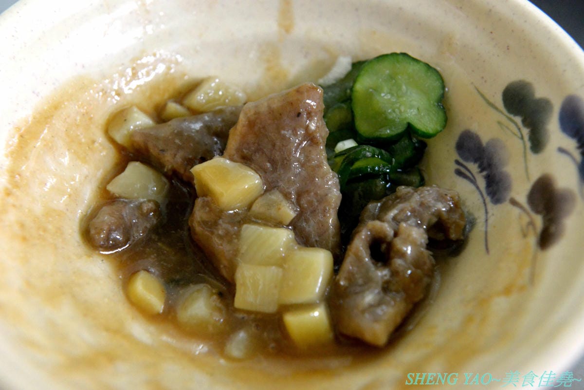[台中清水]麟記脆皮肉圓 新店面 – 深受清水在地人喜愛,台中海線超少見的脆皮炸肉圓,外皮口感外酥內Q,內餡有料,醬料也很有特色。