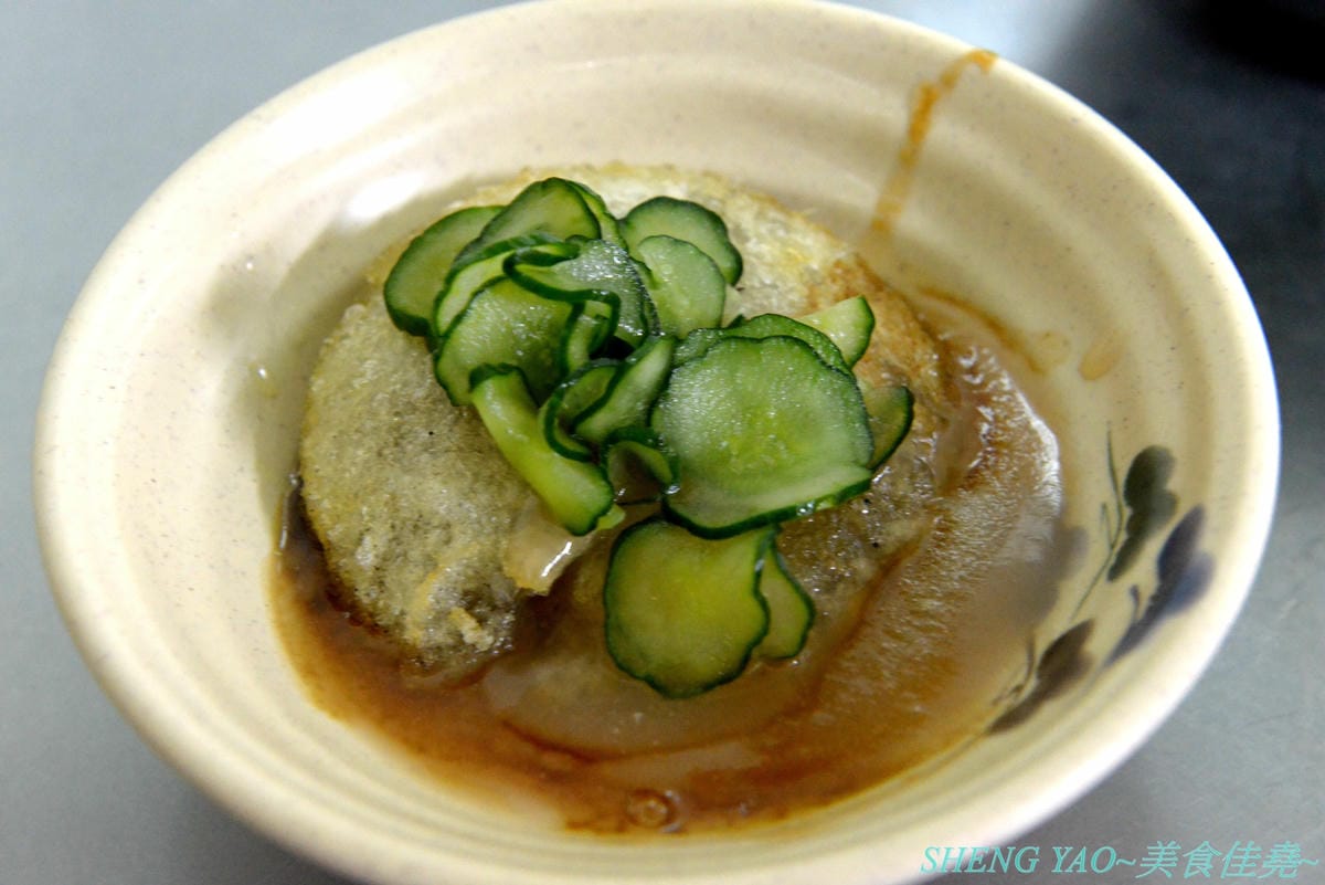 [台中清水]麟記脆皮肉圓 新店面 – 深受清水在地人喜愛,台中海線超少見的脆皮炸肉圓,外皮口感外酥內Q,內餡有料,醬料也很有特色。