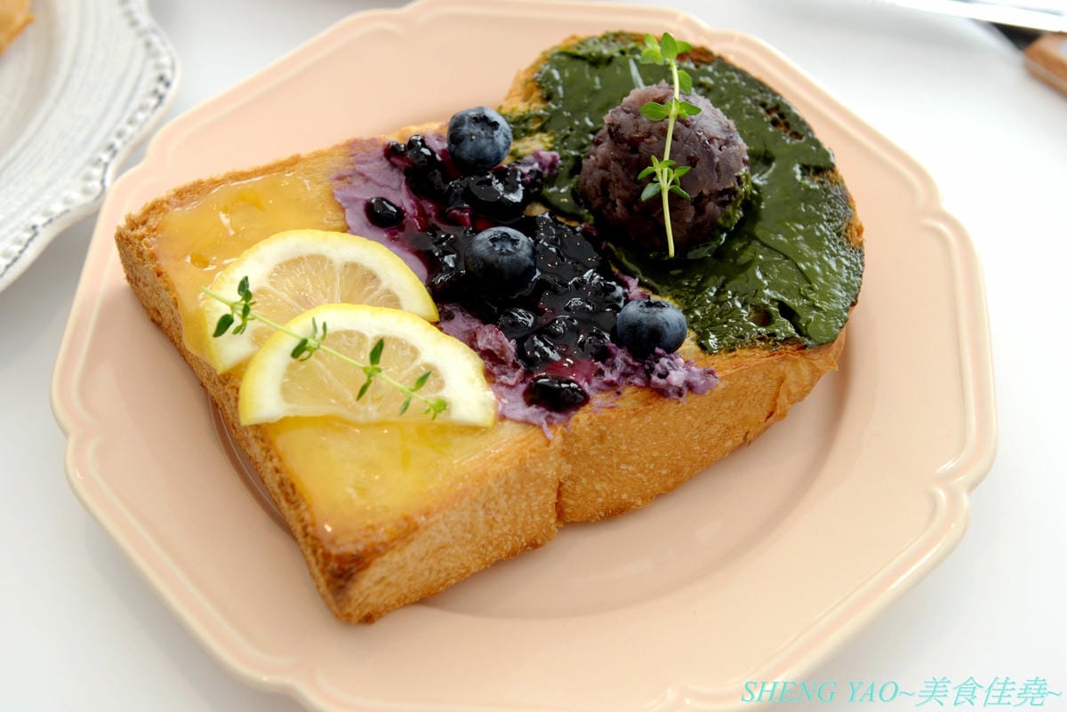 [台中北區]Chill Chill cafe&food – 台中超美韓風輕食咖啡,裝潢風格淡雅清新帶有藝術氣息,視覺系餐點好看好拍又好吃,平價消費,餐點幾乎都只要百元左右,IG打卡又一新地標。