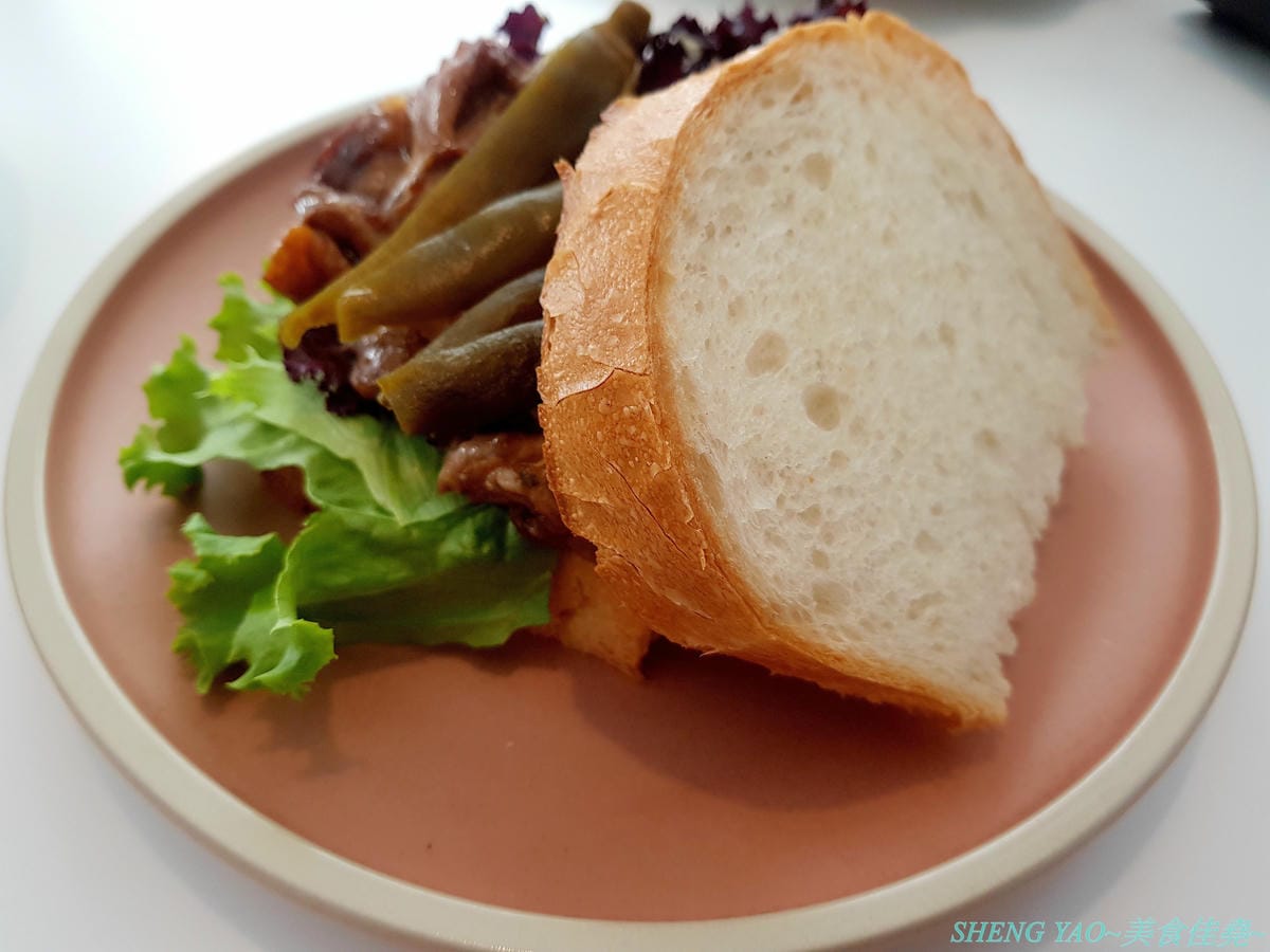 [台中北區]Chill Chill cafe&food – 台中超美韓風輕食咖啡,裝潢風格淡雅清新帶有藝術氣息,視覺系餐點好看好拍又好吃,平價消費,餐點幾乎都只要百元左右,IG打卡又一新地標。