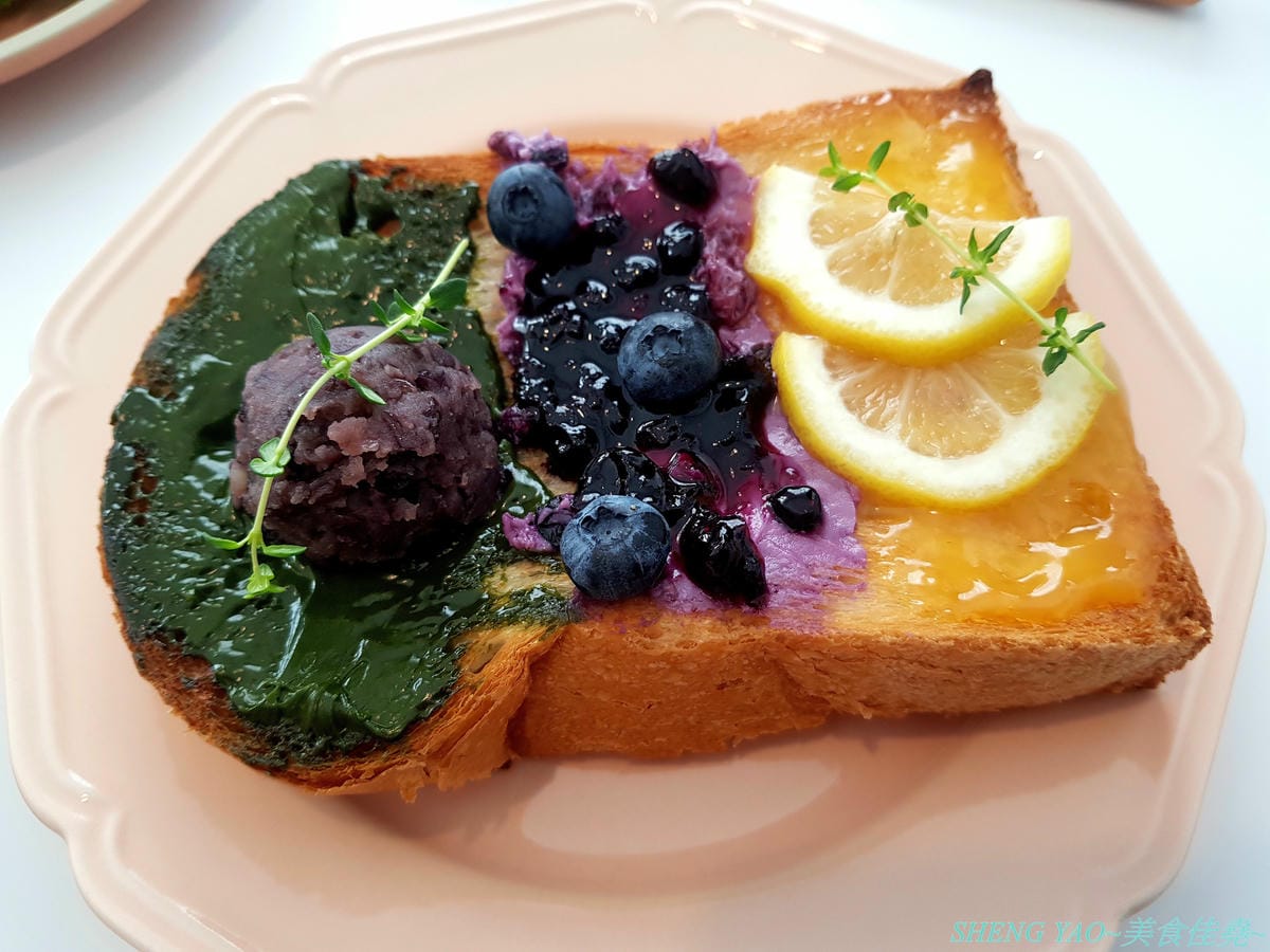 [台中北區]Chill Chill cafe&food – 台中超美韓風輕食咖啡,裝潢風格淡雅清新帶有藝術氣息,視覺系餐點好看好拍又好吃,平價消費,餐點幾乎都只要百元左右,IG打卡又一新地標。