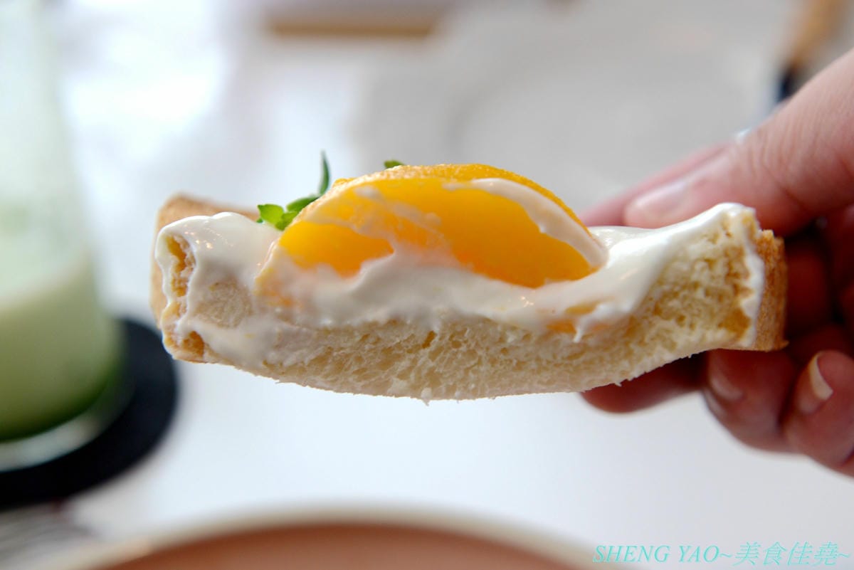 [台中北區]Chill Chill cafe&food – 台中超美韓風輕食咖啡,裝潢風格淡雅清新帶有藝術氣息,視覺系餐點好看好拍又好吃,平價消費,餐點幾乎都只要百元左右,IG打卡又一新地標。